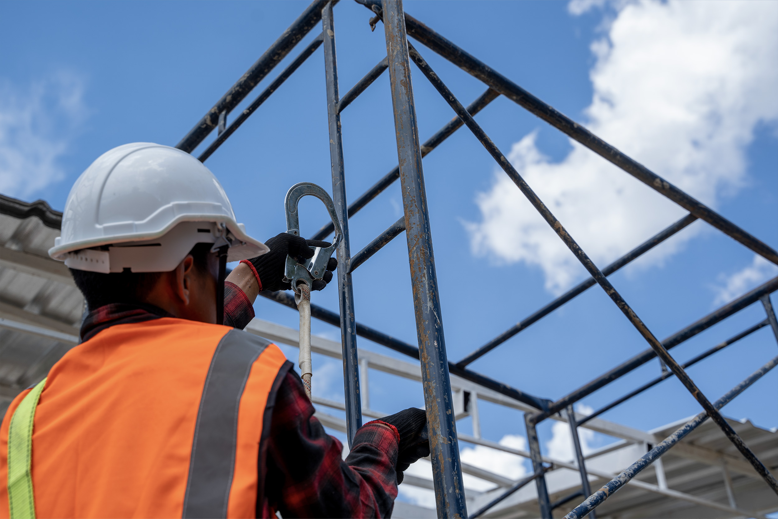 Scaffolding in Burnley – safe access systems for roofing, renovations and new builds