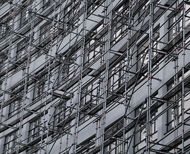 Roof renovation scaffolding Burnley – safe roofline platforms